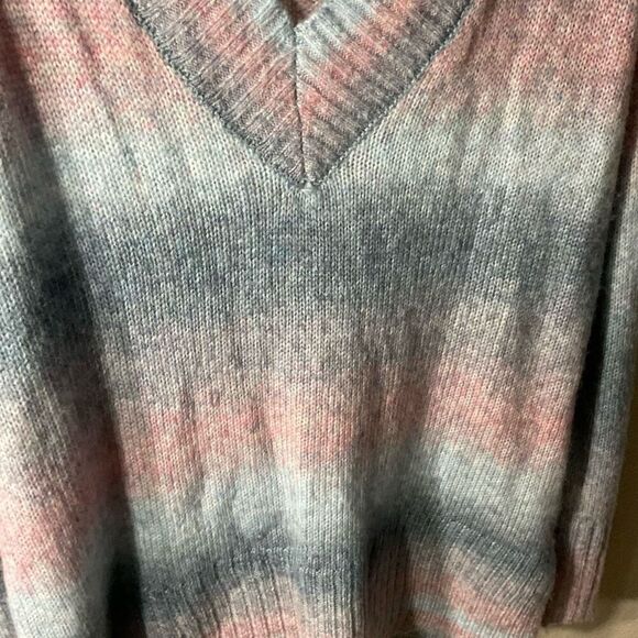 A.N.A. Womens Blue Pink Oversized Ombre V-Neck Knit Pullover Sweater Large - Picture 3 of 10